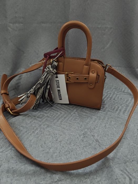 Оригинална дамска чанта Steve Madden – цвят карамел със златни детайли