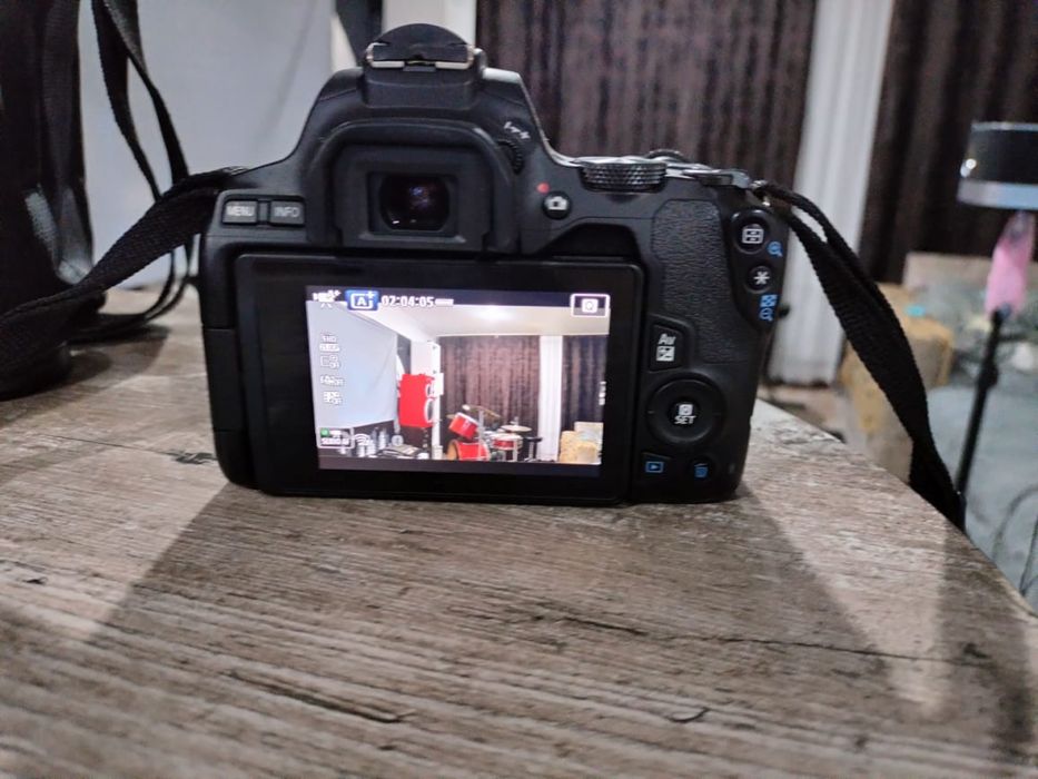 Canon 250D в отличном состояний
