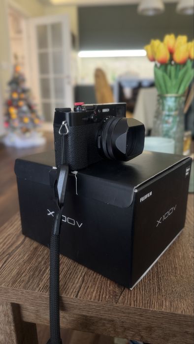 Fujifilm X100V – отличен комплект, малко кадри