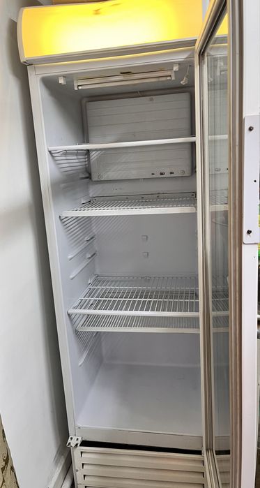 витринный холодильник продам срочно