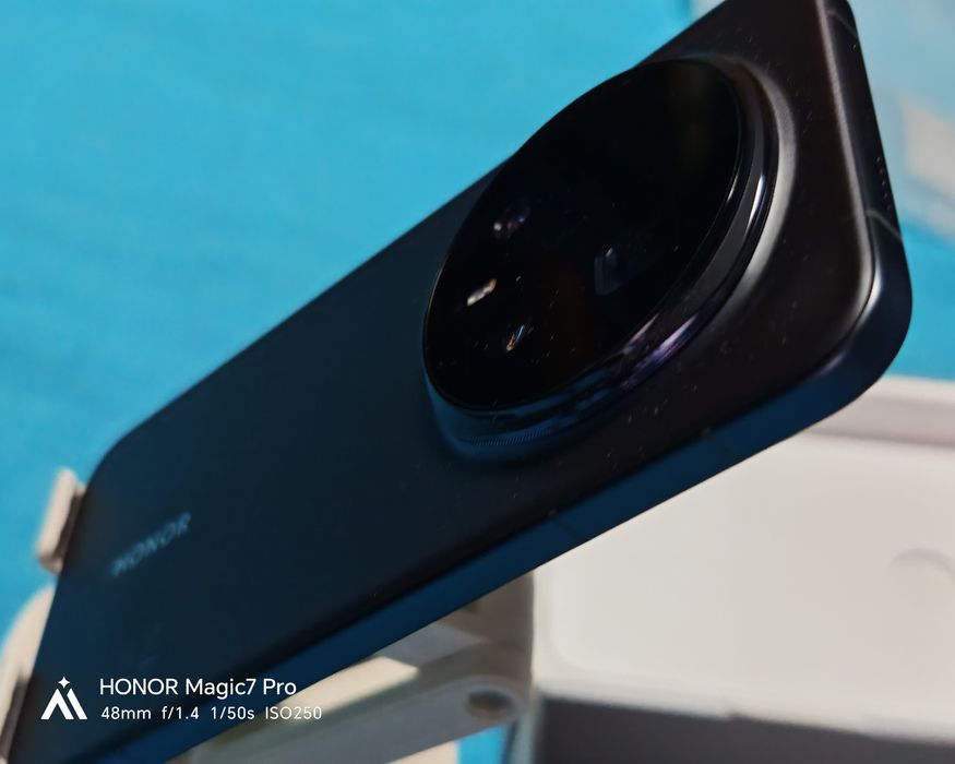 Чисто нов Honor Megic 8 Pro  12/512.gb.Валидна гаранция 24 месеца -А1.