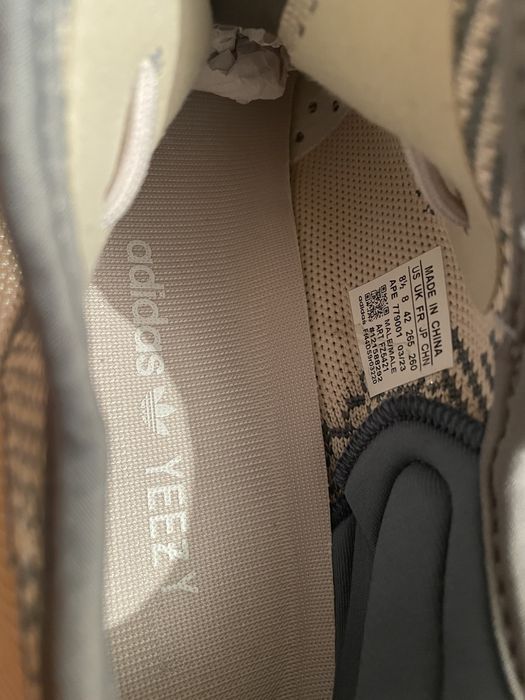 Adidas Yeezy Boost 350 V2 în nuanța "Israfil"