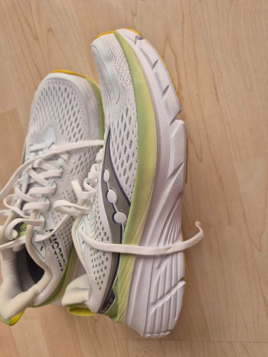 Дамски маратонки Saucony Guide 17