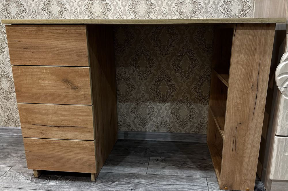 Продам письменный стол для работы и учебы