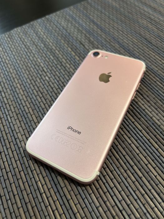 Телефон iPhone 7