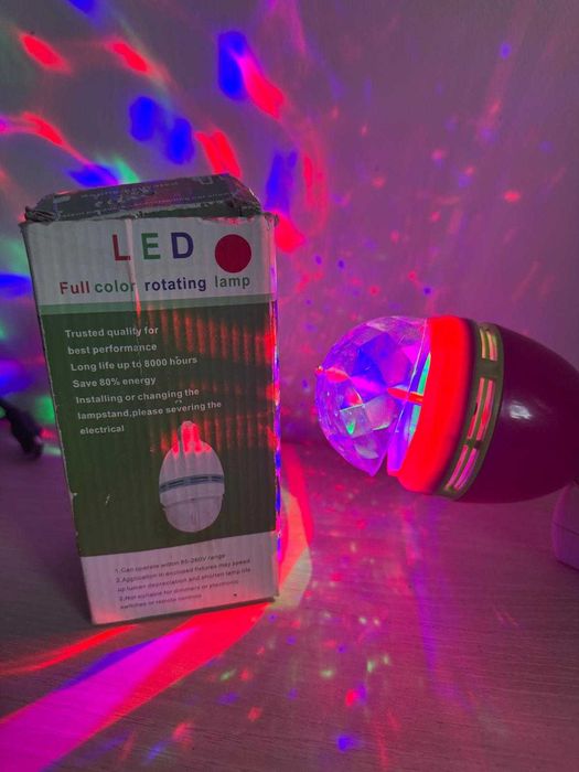 Bec LED Rotativ RGB E27 — Efect Disco, Funcțional, cu Cutie