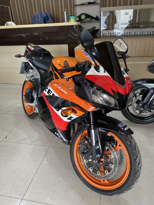 Honda cbr 600rr yili 2010