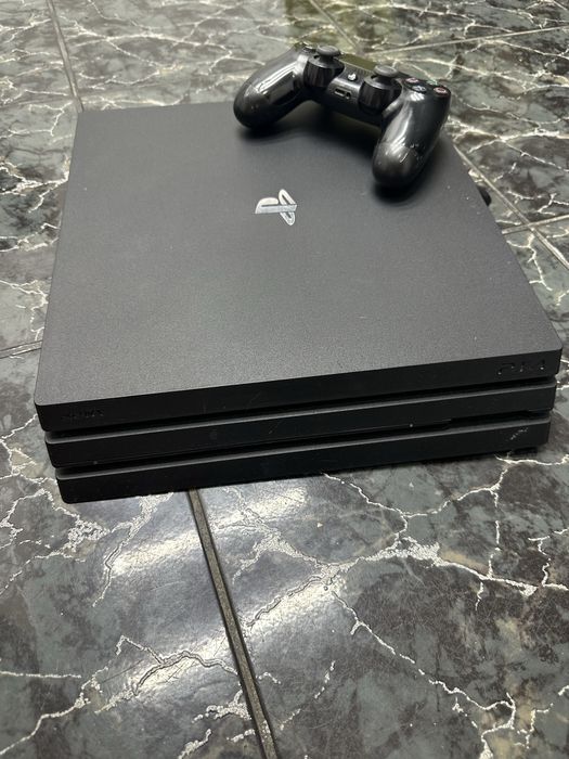 Ps4 pro 1 tb cu un controller