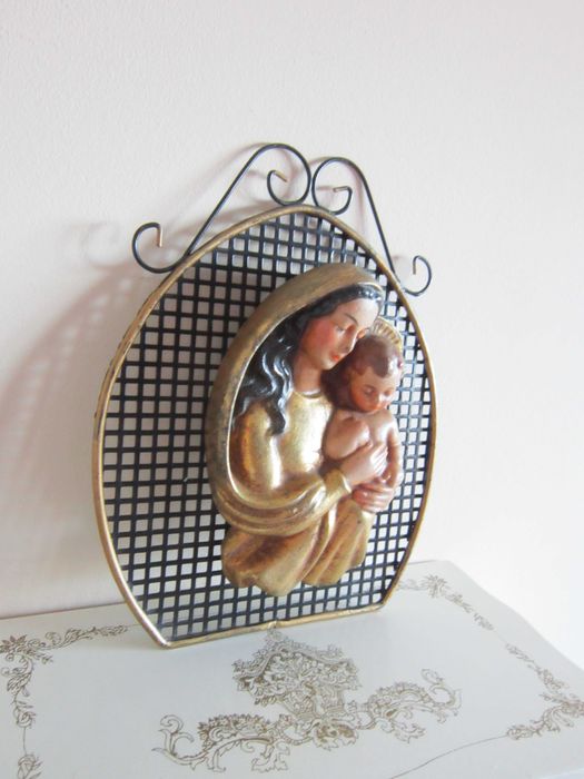 cadou rar Fecioara Maria cu pruncul decoratiune handmade Germania 1980