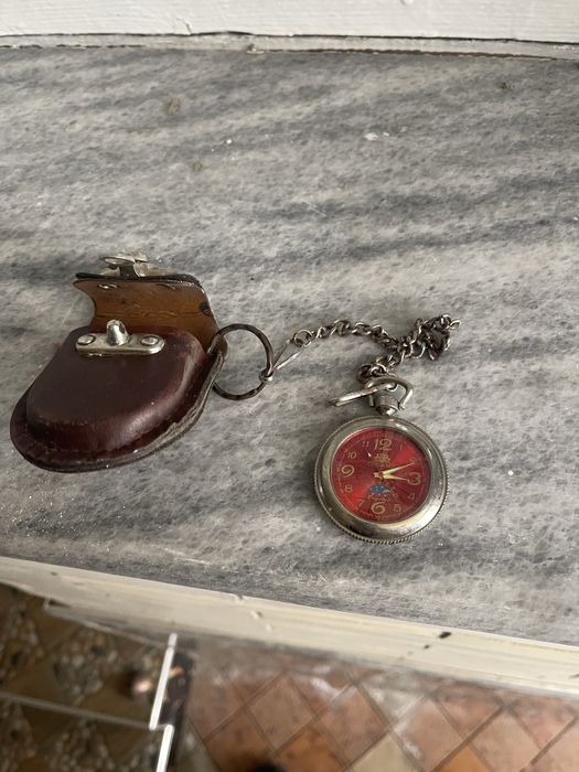 Qadimiy soatimiz sotiladi juda sifatli turibdi