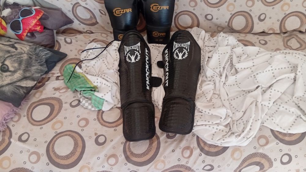 Vând echipament de kickbox în stare bună