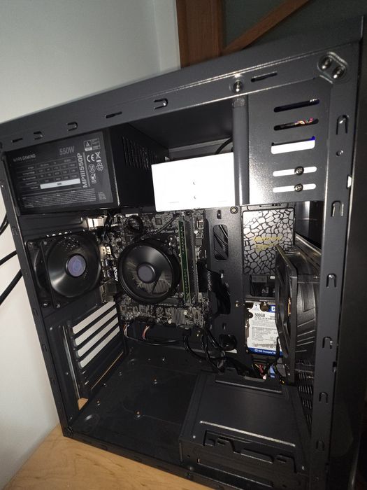 Vand pc ryzen 3 2200g