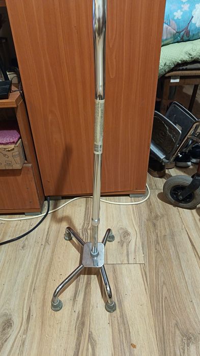 Vând cârjă medicală