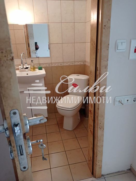 Търговско помещение със статут на МАГАЗИН - кв. Център!