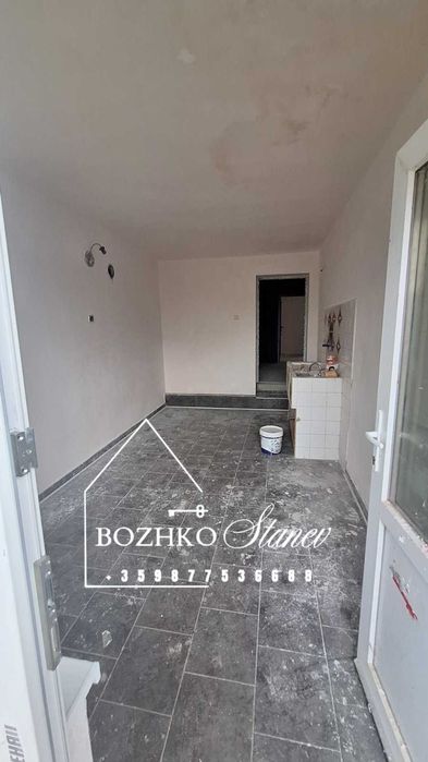 Продавам къща в гр. Долни Чифлик