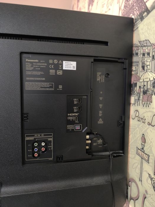 Телевизор Panasonic TX43GXX939 - смарт тв. 43 инча.
