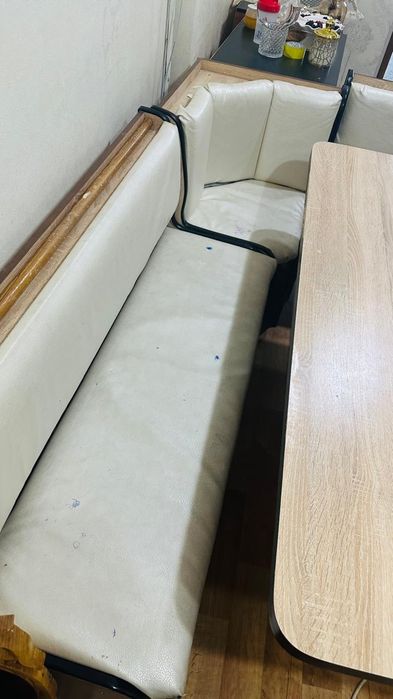 Продаются стол, стулья и прочая мебель