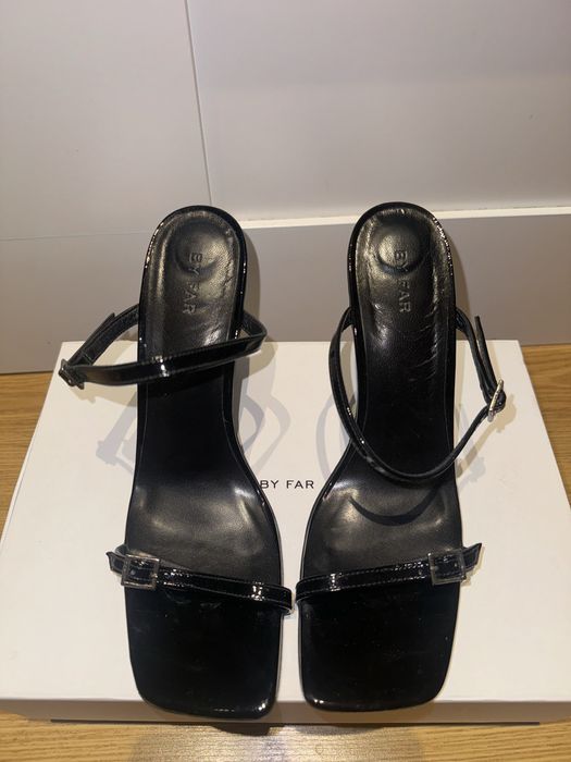 Сандали на ток By Far