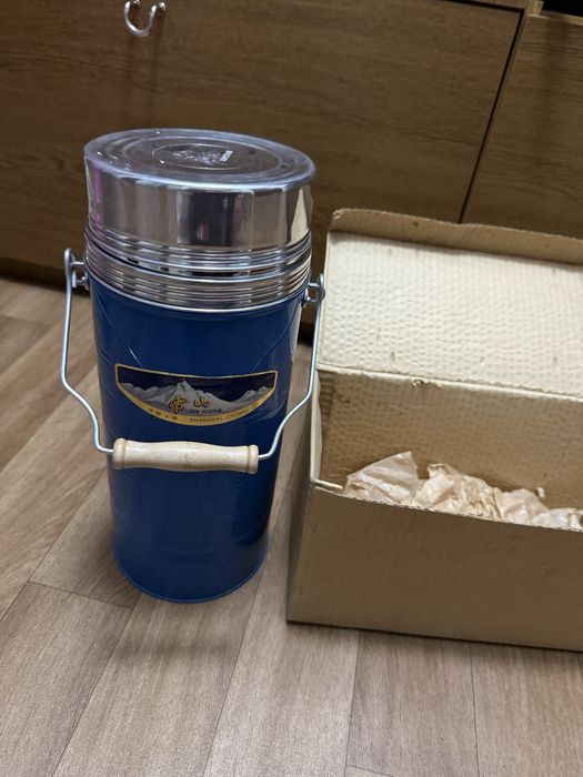 Продаётся новый  Термос