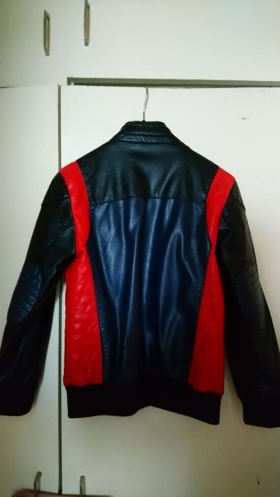 Продам детскую куртку