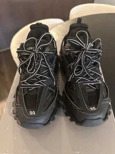 Sneakers Balenciaga Tracks cu eticheta (nu Nike, Gucci, Adidas, Balenciaga)