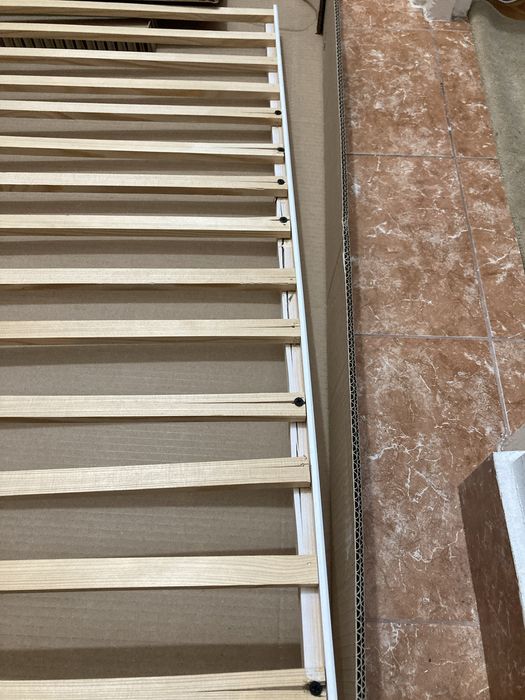 Patut, saltea + 2 seturi de lenjerie