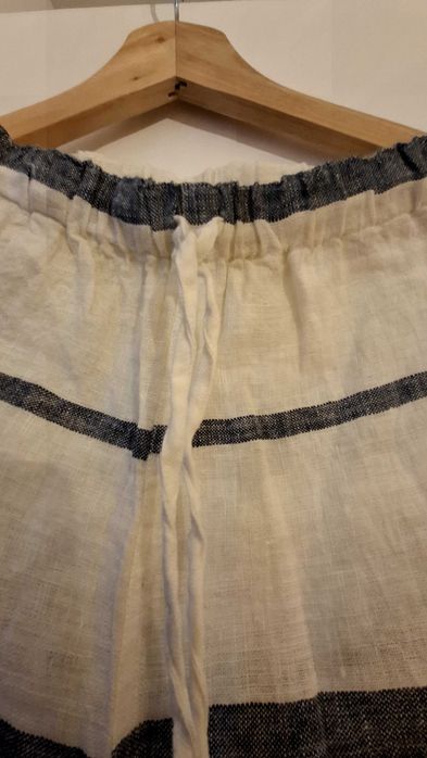 Vand pantaloni din in .