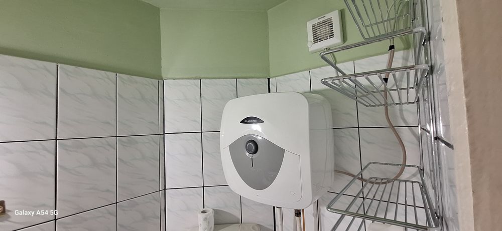 Închiriez garsonieră 220 Euro/luna