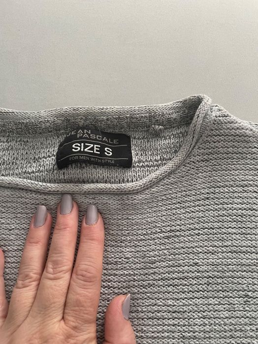 Pullovere de firma ,  25 lei