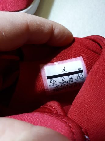 Adidas Nike Jordan marime 39 culoare roșu negru
