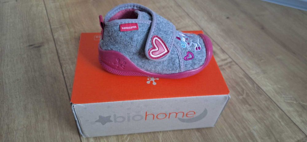 Papuci / pantofi Biomecanics - marimea 22 - noi - Unicorn