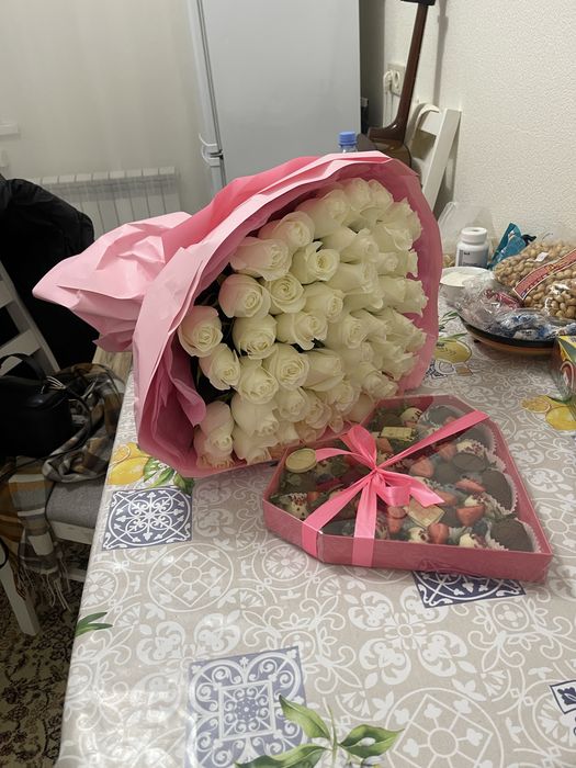 Цветы 51 роза достаточно тяжёлые свежый