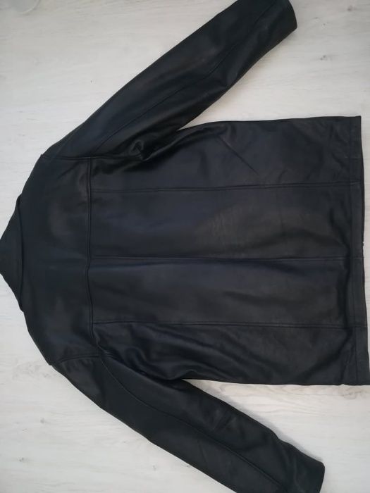 Haina groasa piele stare foarte buna