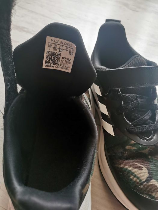 Продавам детски маратонки Адидас