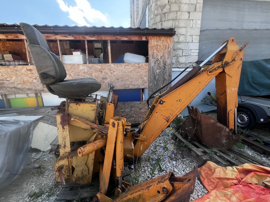 Excavator hidraulic/ Retroexcavator – funcțional, cu cupe incluse