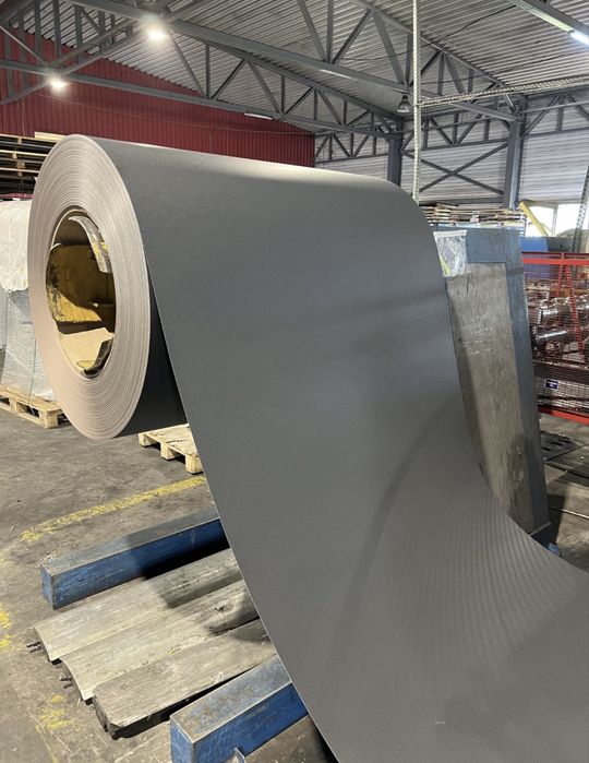 Țiglă metalică Nobel gri antracit 7016 pentru acoperișuri case lățime utilă 1020 grosimi cuprinse între 0.5-0.6 MM