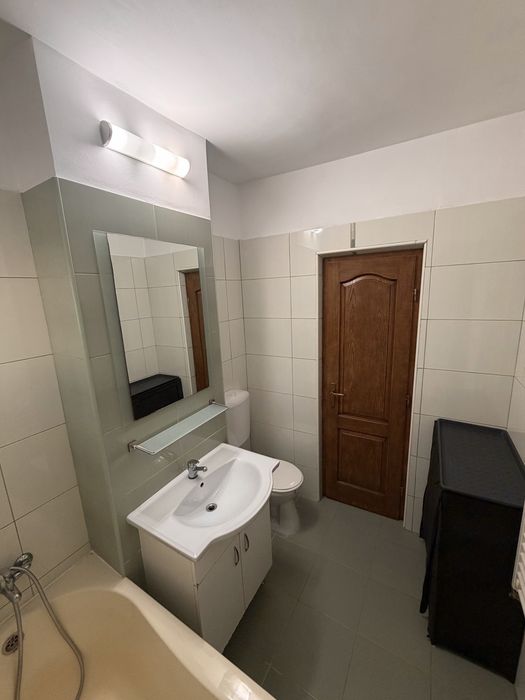 Apartament cu 3 camere de inchiriat in Racadau la et 1/4 cu loc de parcare inclus