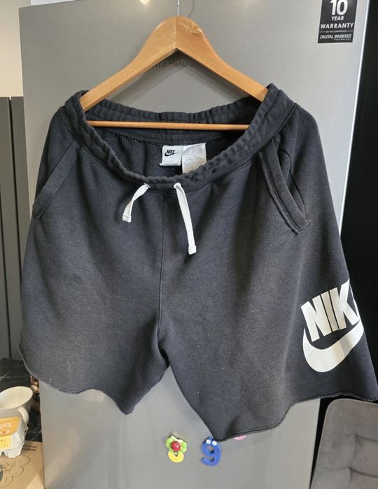 Vand pantaloni scurti nike  originali