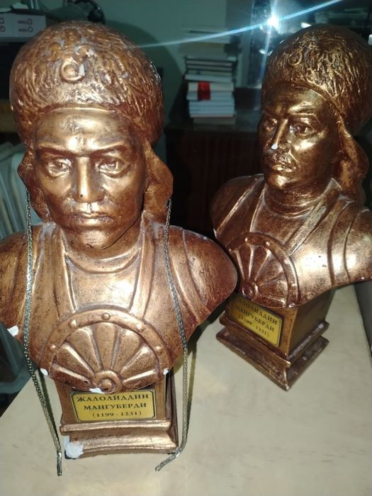 Ж.Мангуберди бюстлари сотилади