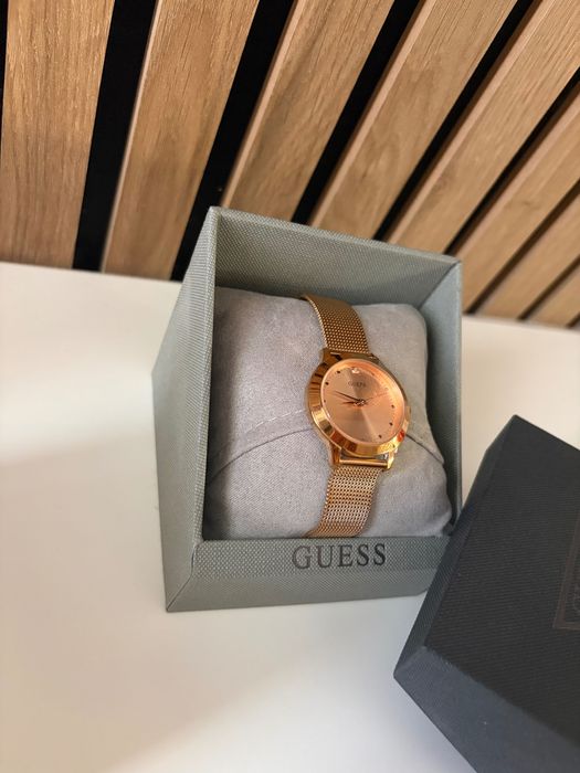 Дамски часовник GUESS оригинален