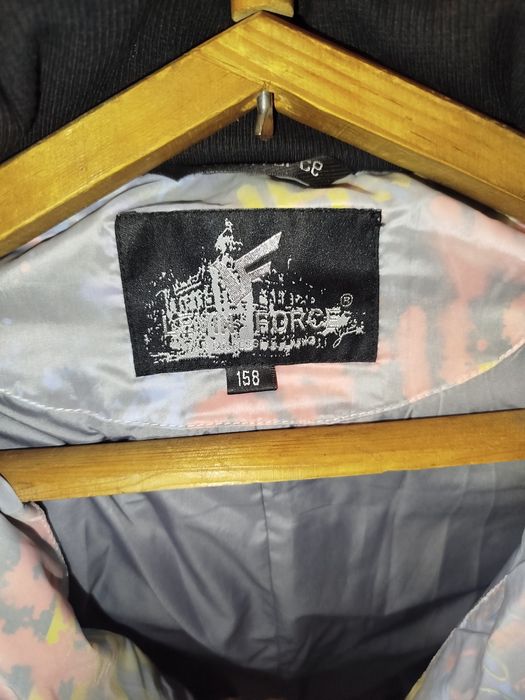 Продам куртки на девочку