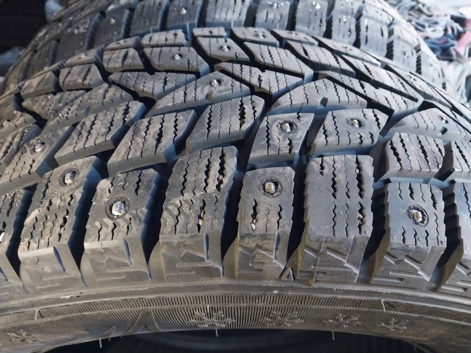 2 шины Dunlop 235 60 R17.