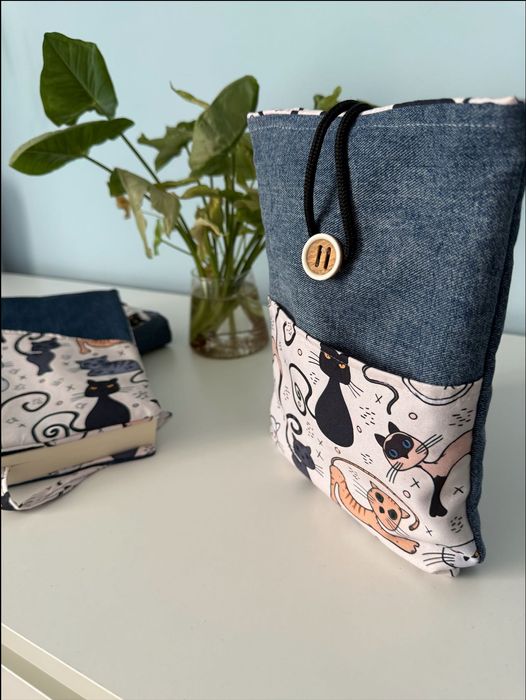 Подвързия (дрешка) за книга - ръчно изработена