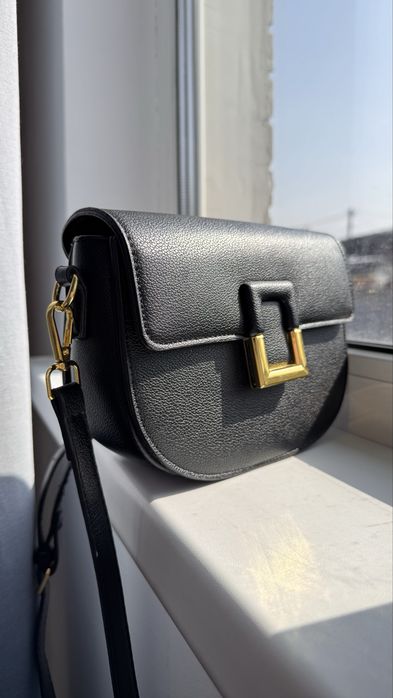 Черная кожаная сумка