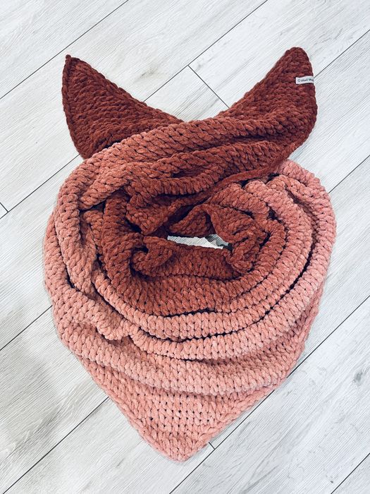 Продам шаль (бактус)  . Ручная работа