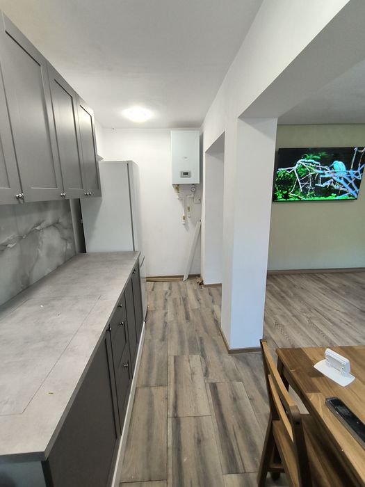 Închiriez pe termen lung sau vând apartament cu 3 camere