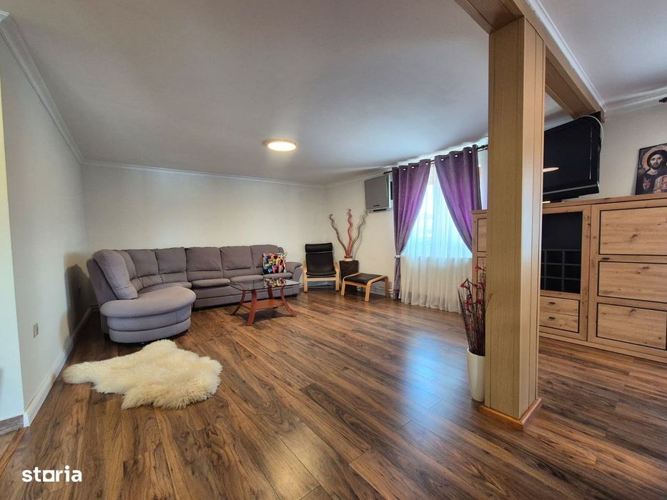 De închiriat – Apartament elegant cu scară interioară, zona Piața Mică