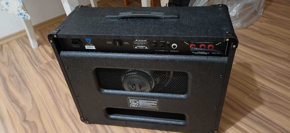 Marshall DSL40C усилвател