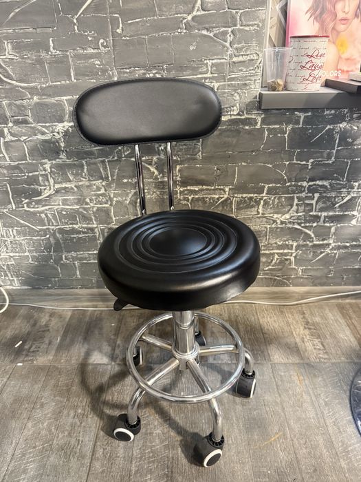 Въртящ работен стол