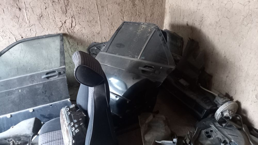 Мерс 190 разбор запчасть